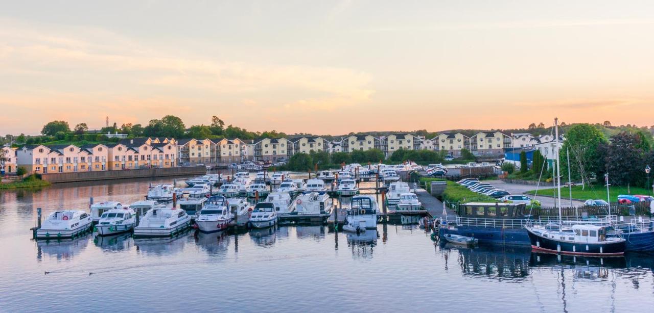 Five Bedroom Waterfront House Carrick on Shannon Buitenkant foto